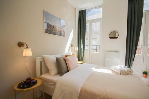 a bedroom with a bed and a couch and a window at Lille centre- Nice Studio in Lille