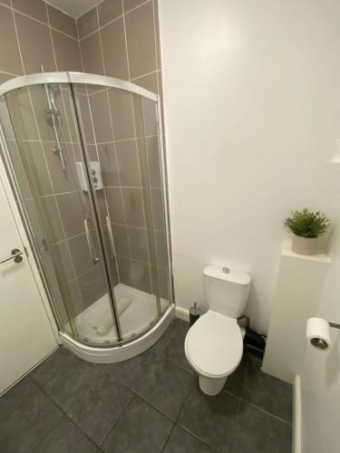 a bathroom with a shower and a toilet at Midland Apartments- one bedroom in Leicester