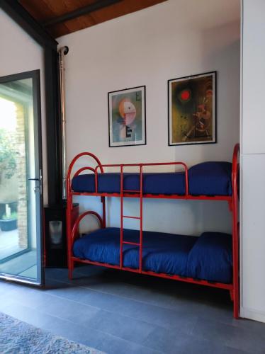 a room with two bunk beds in a room at Anna e Gaetano in Misterbianco