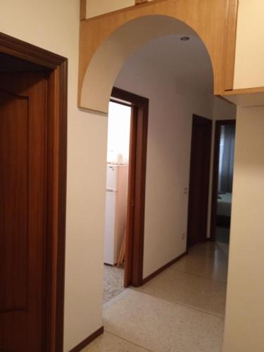 an archway leading into a room with a hallway at A casa di Maria in Rome