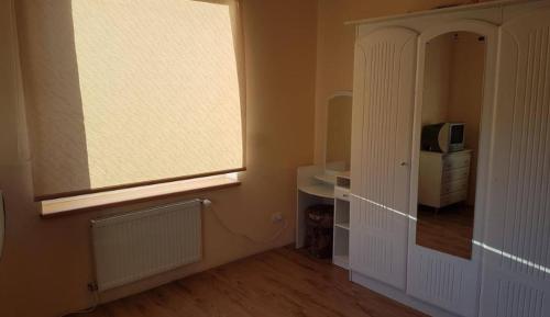 Postel nebo postele na pokoji v ubytování Kambario nuoma su bendru vonios kambariu