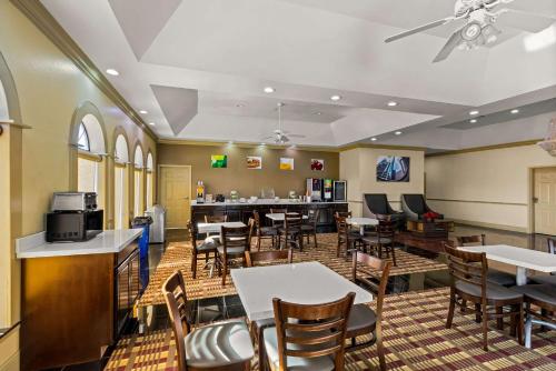 a restaurant with tables and chairs and a bar at Quality Inn Bay City TX in Bay City