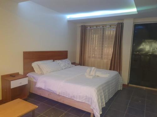 Una cama o camas en una habitación de Mum's Hotel And Accommodation