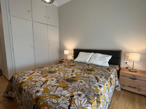 Artist's 1 BD Apt in Keramikos