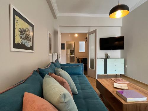 Artist's 1 BD Apt in Keramikos