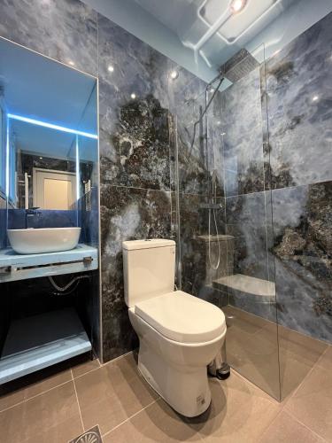 Artist's 1 BD Apt in Keramikos