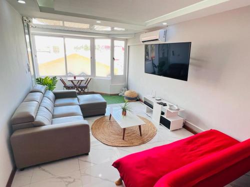 Μια τηλεόραση ή/και κέντρο ψυχαγωγίας στο Les Sables Roses Appartement