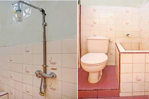 a bathroom with a toilet and a shower at OYO 93264 Penginapan Syari'ah Berlian in Takengon