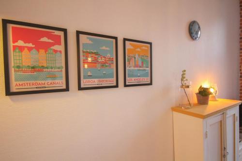 4 fotos en la pared de una habitación en Old Town apartment with view en Lille