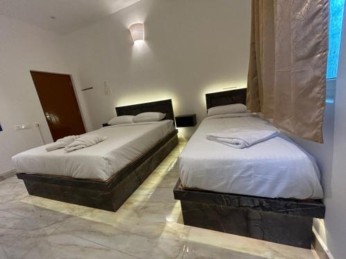Łóżko lub łóżka w pokoju w obiekcie La Tamara Auroville