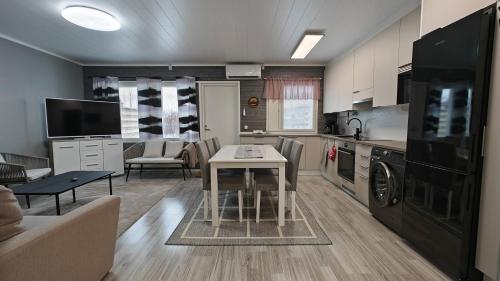 Televisyen dan/atau pusat hiburan di Apartment in Säkylä centrum
