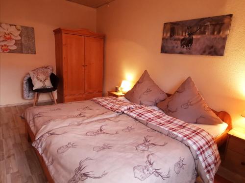 a bedroom with a bed with a blanket on it at Ferienwohnung mit Schlossblick in Wernigerode