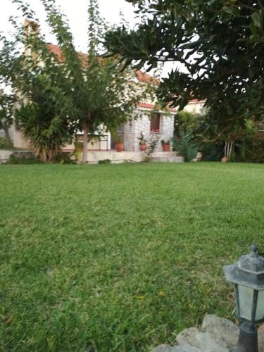 Taman di luar Κτήμα Κουρλή
