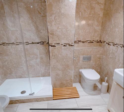 a bathroom with a shower and a toilet at Beautiful 3 bedroom Apartment in Bournemouth in Bournemouth