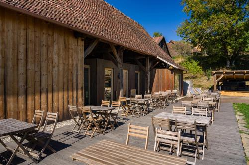a group of tables and chairs on a wooden deck at Mesendorf Gasthaus in Meşendorf
