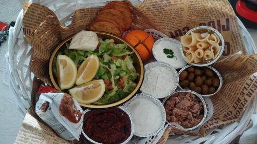 Makanan di atau berdekatan rumah percutian