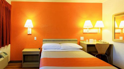 Ένα ή περισσότερα κρεβάτια σε δωμάτιο στο Motel 6-Chico, CA