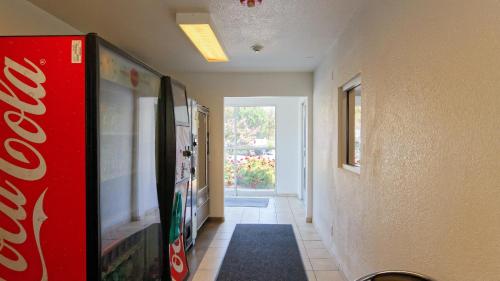 Μια τηλεόραση ή/και κέντρο ψυχαγωγίας στο Motel 6-Chico, CA