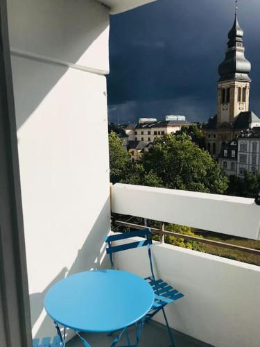 Balkoni atau teres di Stilvolles Apartment mit Balkon 15min Airport