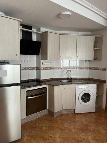 Almuden's green apartment, HIGH-SPEED FREE WIFI, 250m to Beach, The center of Torrevieja