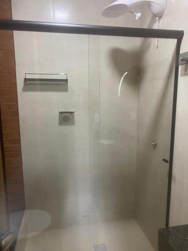 Um banheiro em Condomínio Cia do barro