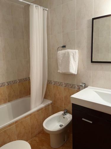 a bathroom with a toilet and a tub and a sink at Almuden's yellow apartment, HIGH-SPEED FREE WIFI, 250m to Beach, The center of Torrevieja in Torrevieja