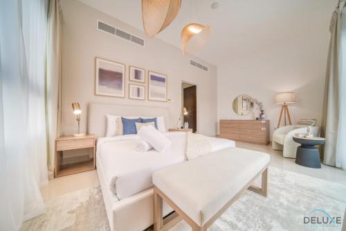 Postel nebo postele na pokoji v ubytování Limited Offer 3BR with BBQ, Pool & Relaxing Views by Deluxe Holiday Homes