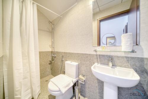 Koupelna v ubytování Limited Offer 3BR with BBQ, Pool & Relaxing Views by Deluxe Holiday Homes
