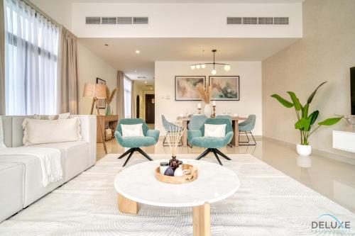 Posezení v ubytování Limited Offer 3BR with BBQ, Pool & Relaxing Views by Deluxe Holiday Homes