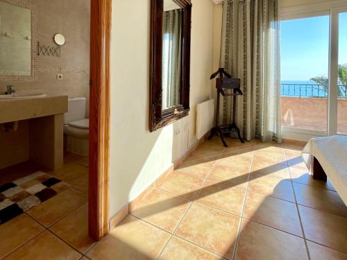 een badkamer met een wastafel, een toilet en een raam bij Mascarat Hills Сalpe&Altea Incredible view in Altea la Vieja