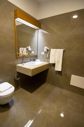 Koupelna v ubytování Chateau Linza Resort