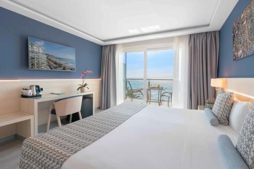 Una cama o camas en una habitación de Calipolis