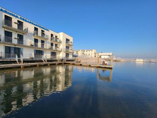 a view of a building and a body of water at Laguna Seeappartements in Neukieritzsch