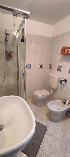 Ένα μπάνιο στο Intera casa tipica ligure con splendida vista sulla montagna