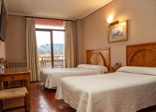 Postel nebo postele na pokoji v ubytování HOSTAL DOÑA JUANA