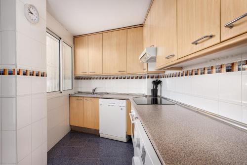Right on the beach - 4BR Seaview