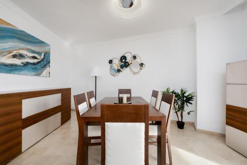 Right on the beach - 4BR Seaview