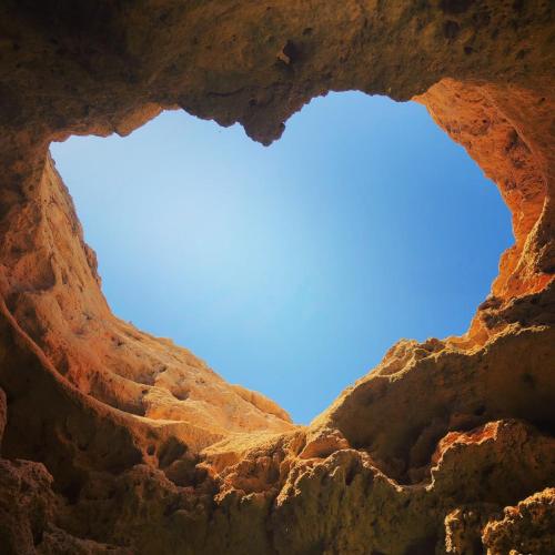 two hearts in the sky through a rock formation at Linda Vista Mar T1, A-C, Wi-Fi, Porches in Porches