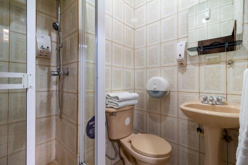 Ένα μπάνιο στο Hotel Majestic 1 Centro histórico Cuenca