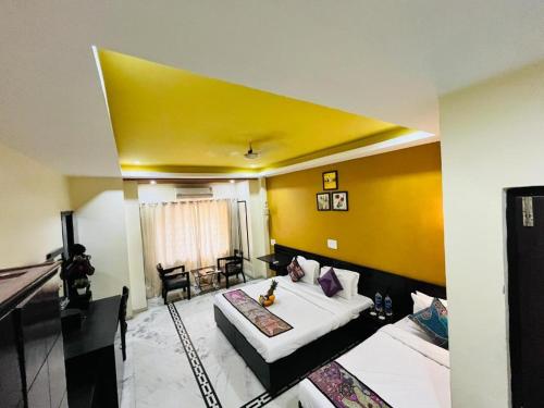 Gallery image of Hotel GVS-24 CLUB, Rooftop Cafe! swimming pool! Karaoke Music! in Udaipur