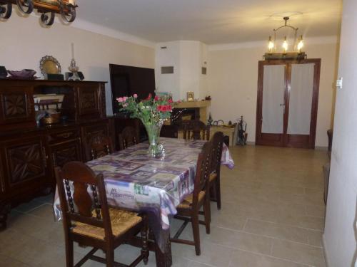 Φωτογραφία από το άλμπουμ του Chambre d'hôtes La Pinede σε Lambesc