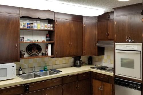 a kitchen with wooden cabinets and a sink and a microwave at Mountain Life On Deck in Arnold