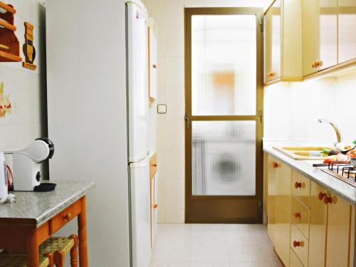 Amplio y luminoso apartamento cerca del centro y la playa con piscina y parking privado