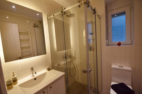 Ванная комната в Zarmine Villa