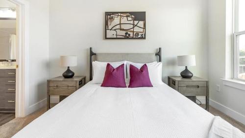 Postel nebo postele na pokoji v ubytování Landing Modern Apartment with Amazing Amenities (ID1233X033)
