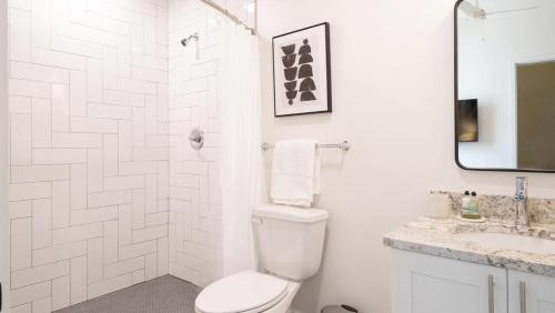 a white bathroom with a toilet and a sink at Landing Modern Apartment with Amazing Amenities (ID5790X41) in Birmingham