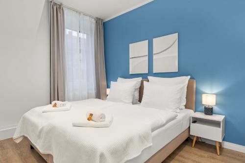 a bedroom with two beds with towels on them at SHINY HOMES - Kitchen - Free Parking - Netflix in Bielefeld