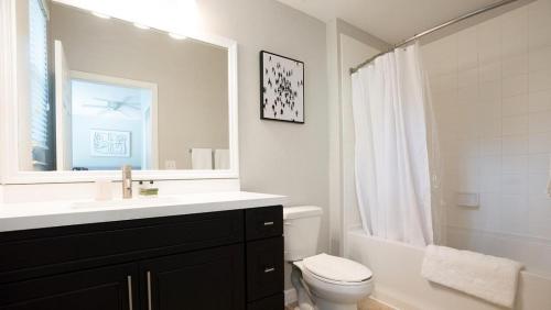 Ванна кімната в Landing Modern Apartment with Amazing Amenities (ID7440X15)