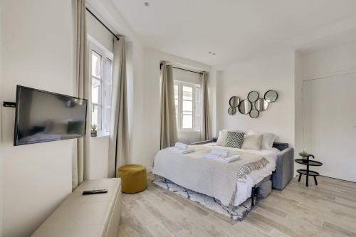 Кровать или кровати в номере 151 Suite Jean Yves - Superb Studio in Paris