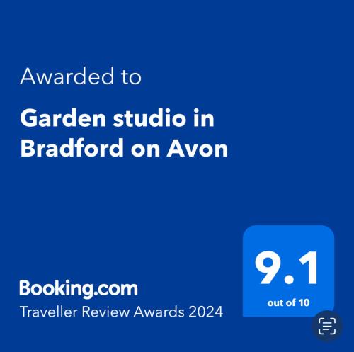 Captura de pantalla de un teléfono con el texto otorgado al estudio del jardín en Bronto el en Garden studio in Bradford on Avon, en Bradford on Avon